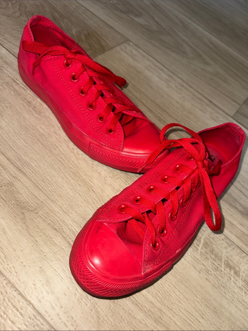 Classic Low-Top Canvas Sneakers - Red
